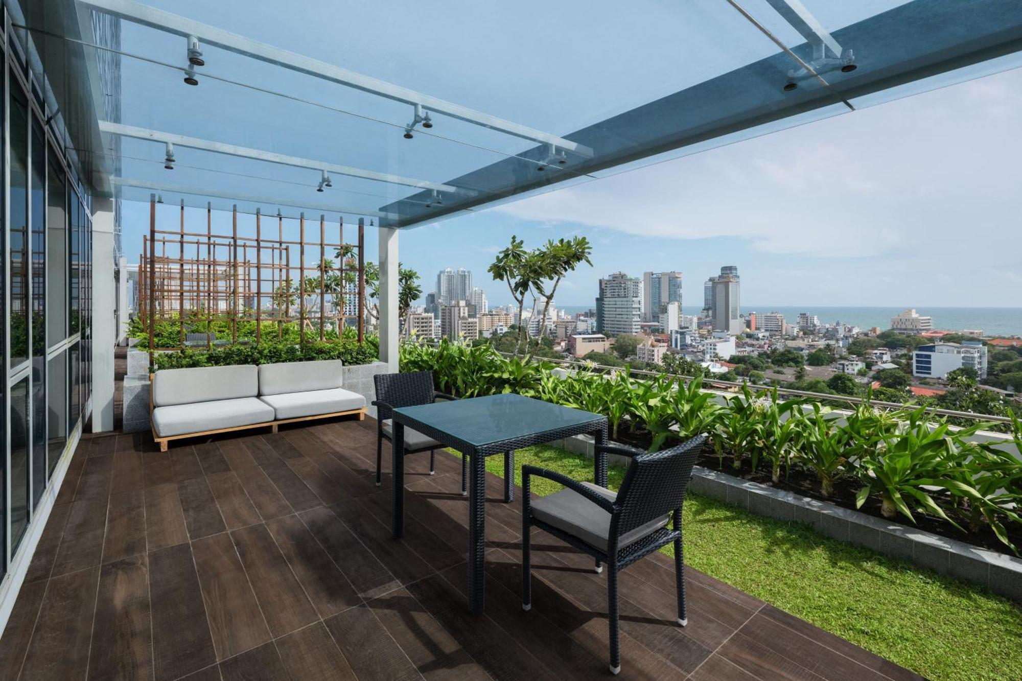 Courtyard By Marriott Colombo Hotel Екстериор снимка