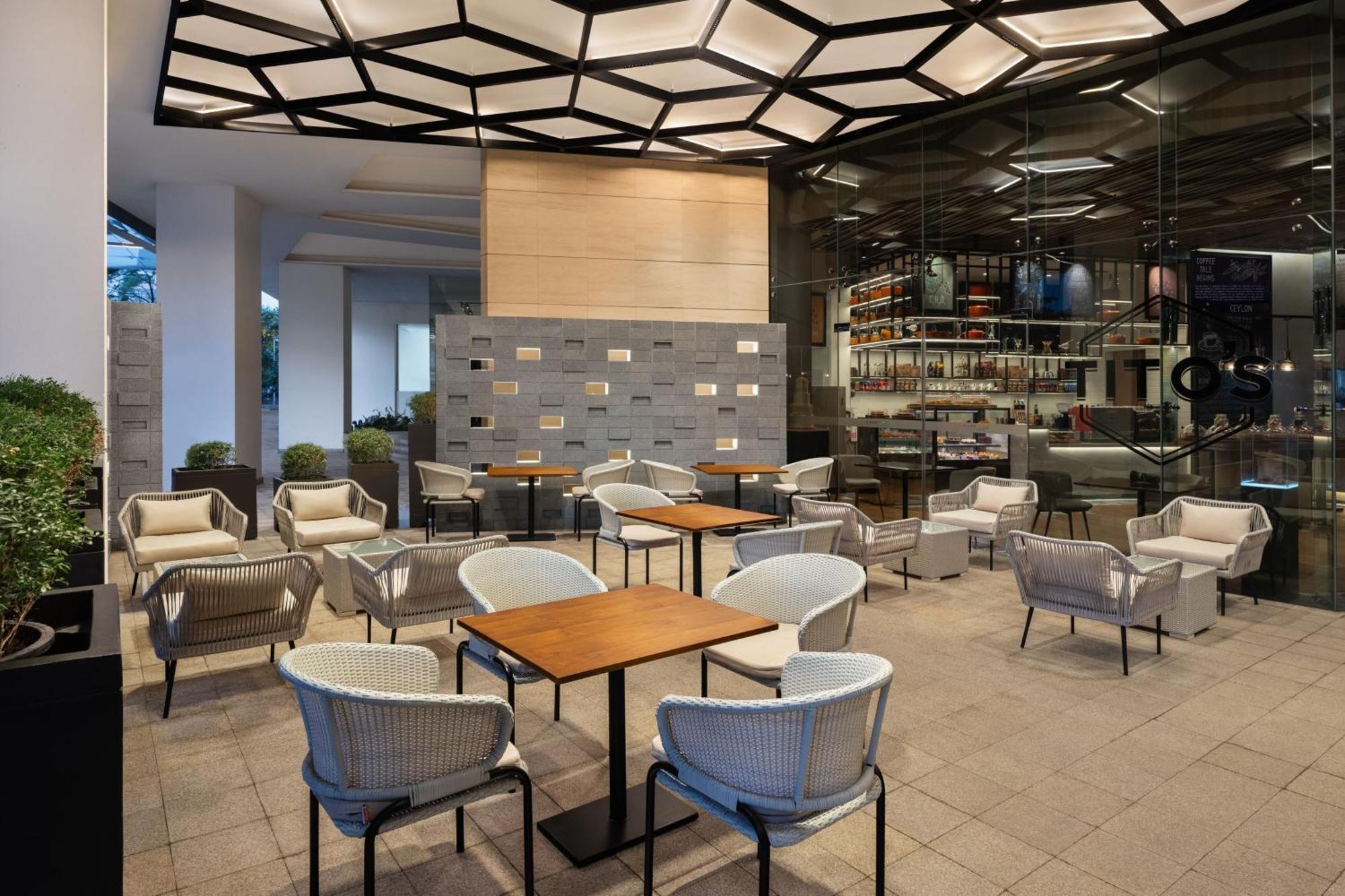 Courtyard By Marriott Colombo Hotel Екстериор снимка
